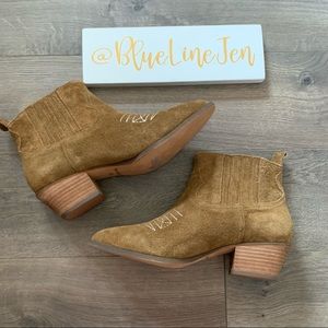 Band of Gypsies Borderline Suede Booties NWOT